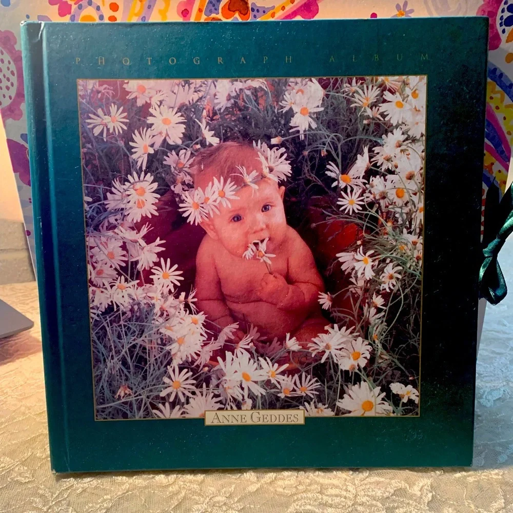 Vintage Anne Geddes photo album from 1997 EUC